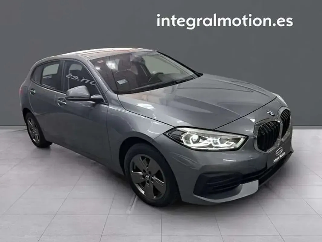 Usado BMW 118 150 CV (110 kW) 2023 Gris Berlina