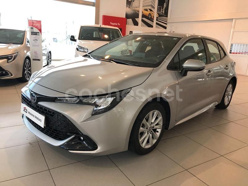 Gris / plata Usado 2024 Toyota Corolla Active Berlina | 24.900 € (Precio justo) - Imagen 1/4