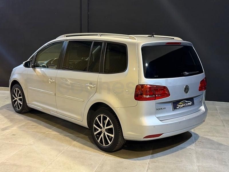 Usado VW Touran Edition 105 CV (77 kW) 2014 Gris / plata Monovolumen