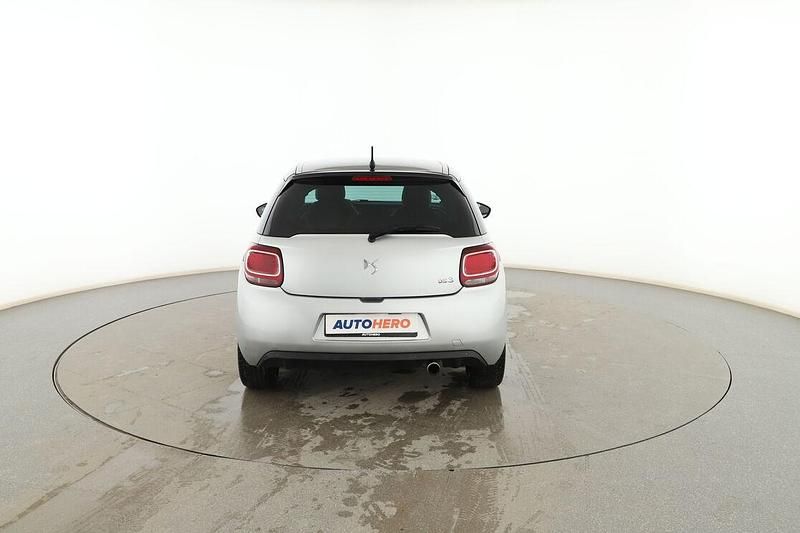 Usado DS Automobiles DS3 Style 110 CV (80 kW) 2018 Gris Berlina