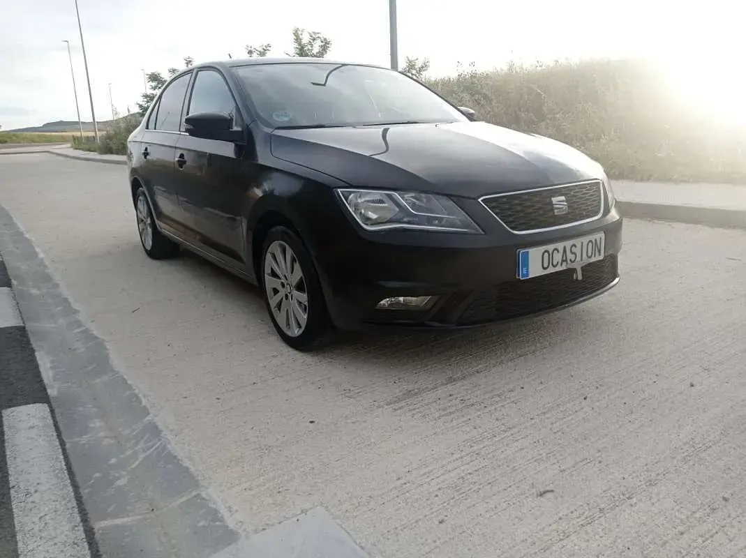 Usado Seat Toledo Style 110 CV (80 kW) 2016 Negro Utilitario