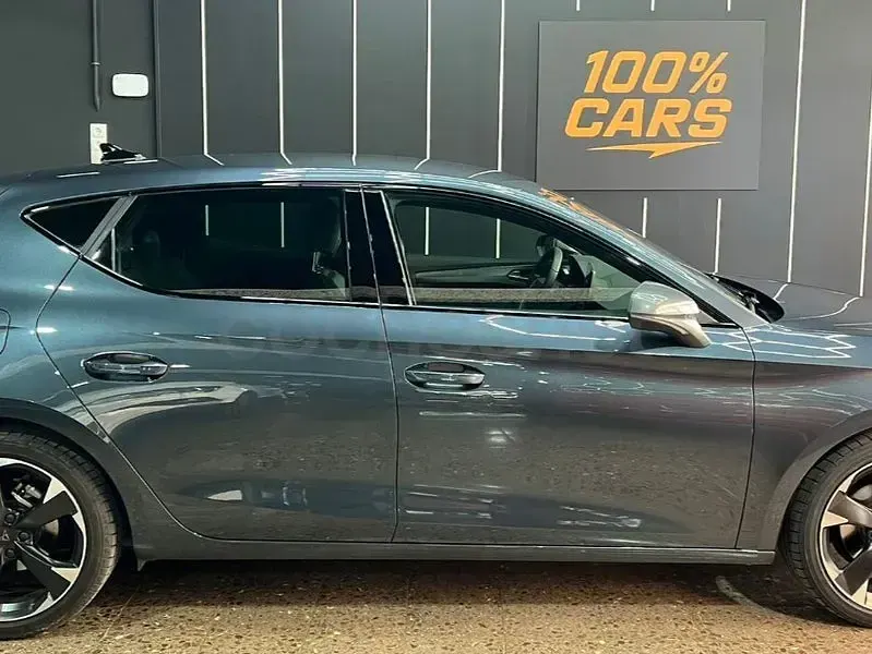 Usado Cupra Leon 150 CV (110 kW) 2023 Gris / plata Berlina