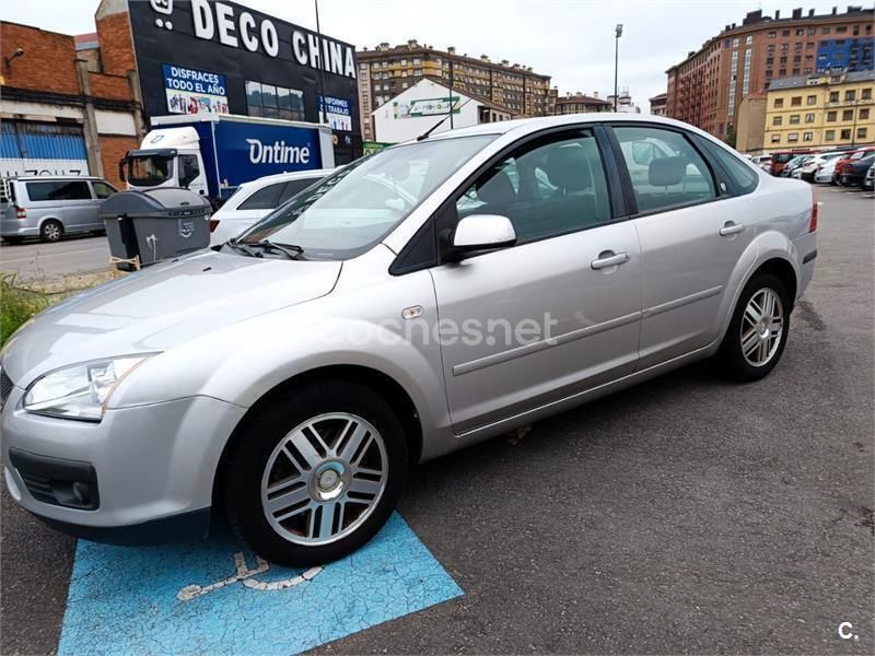 Gris / plata Usado 2005 Ford Focus Ghia Berlina | 3300 € (Buen precio) - Imagen 1/4