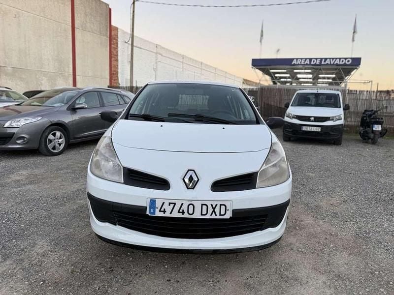 Usado Renault Clio II Authentique 75 CV (55 kW) 2006 Blanco Utilitario