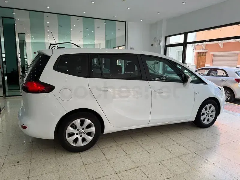 Usado Opel Zafira Family 140 CV (102 kW) 2018 Blanco Monovolumen