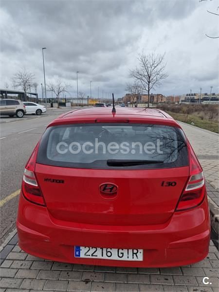 Usado Hyundai i30 Classic 109 CV (80 kW) 2009 Rojo Berlina
