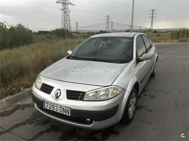 Gris / plata Usado 2005 Renault Mégane II Dynamique Berlina | 1700 € (Buen precio) - Imagen 1/4