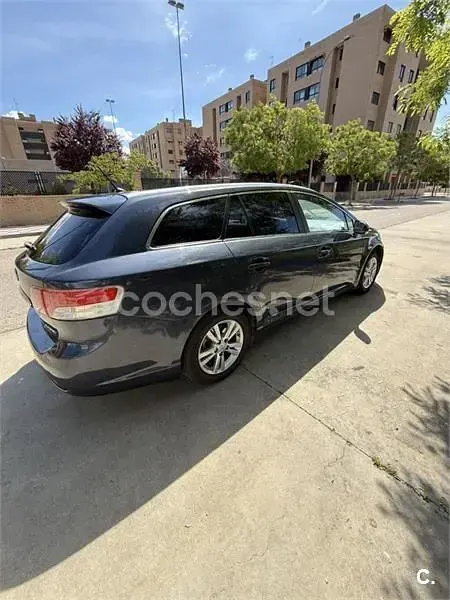 Usado Toyota Avensis Active 147 CV (108 kW) 2009 Azul Familiar