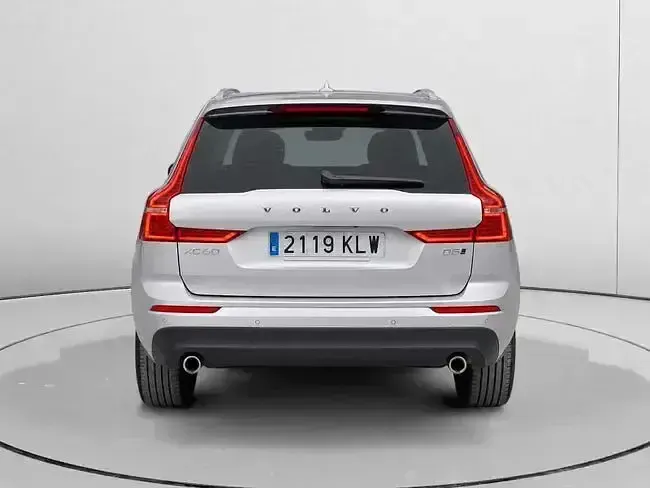 Usado Volvo XC60 Momentum 235 CV (172 kW) 2018 Gris SUV