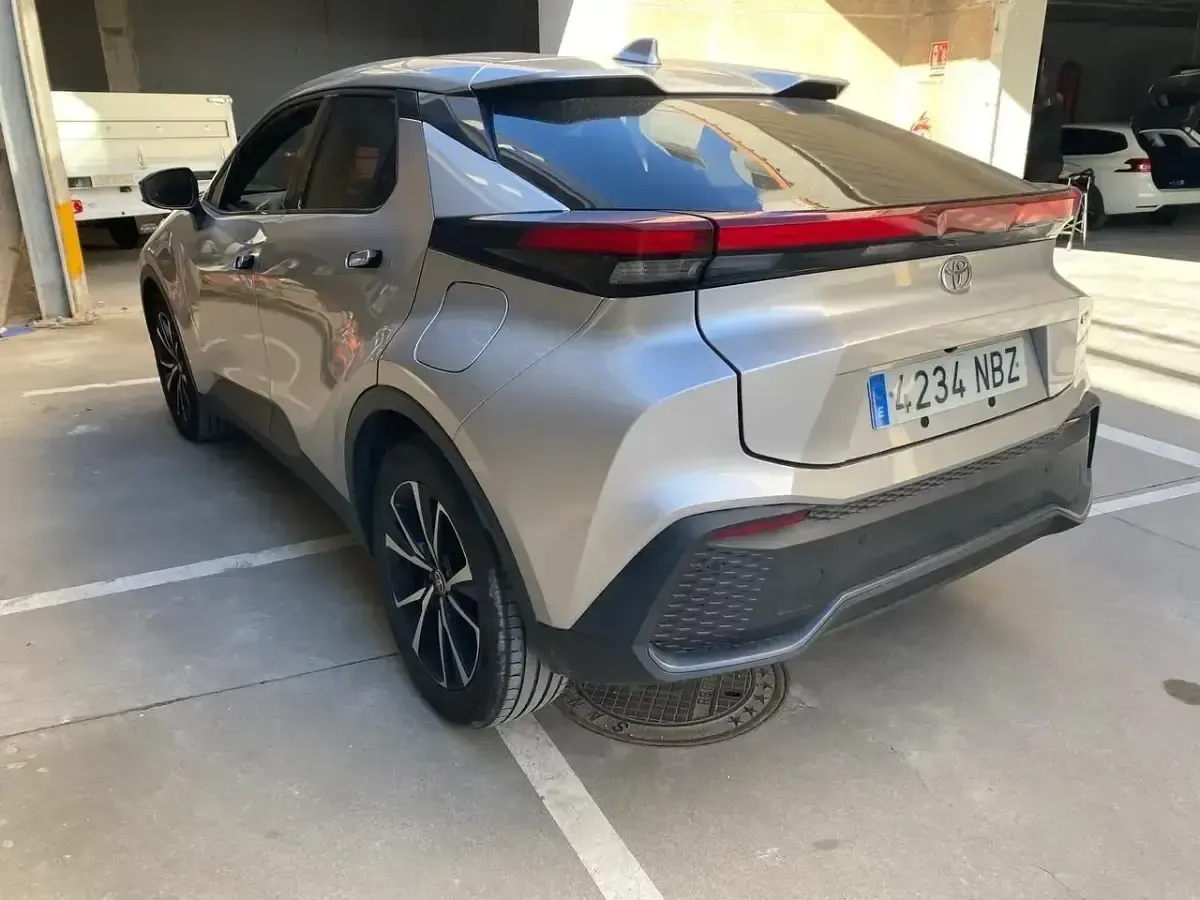 Usado Toyota C-HR Advance 140 CV (102 kW) 2025 Gris SUV
