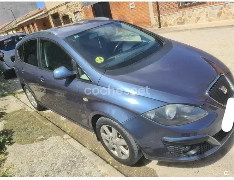 Usado Seat Altea XL 105 CV (77 kW) 2010 Azul Monovolumen