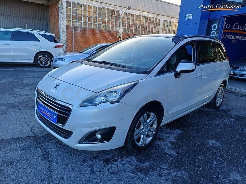 Usado Peugeot 5008 Allure 120 CV (88 kW) 2014 Blanco Monovolumen