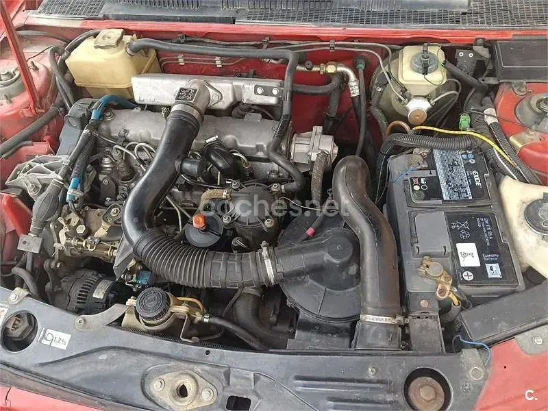Usado Peugeot 205 60 CV (44 kW) 1998 Rojo Utilitario