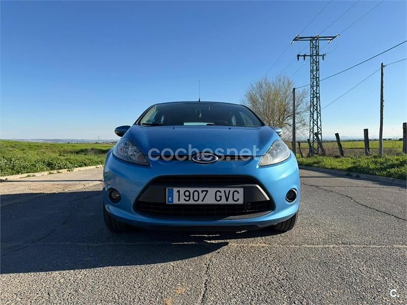 Usado Ford Fiesta Trend 82 CV (60 kW) 2010 Azul Utilitario