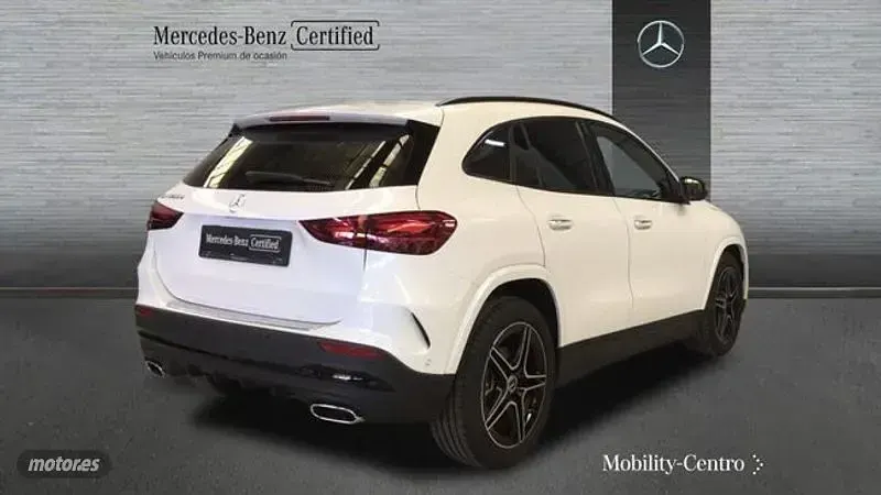 Usado Mercedes GLA200 AMG line 150 CV (110 kW) 2024 Blanco SUV