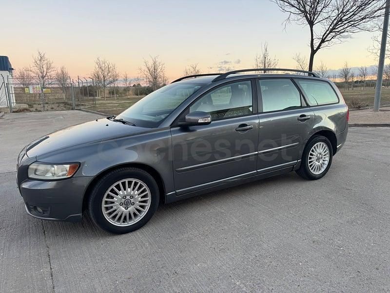 Usado Volvo V50 Momentum 136 CV (100 kW) 2008 Gris / plata Familiar
