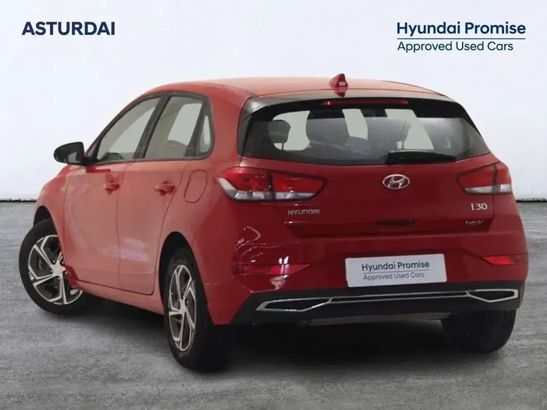 Käytetty Hyundai i30 120 HP (88 kW) 2022 Punainen Viistoperä