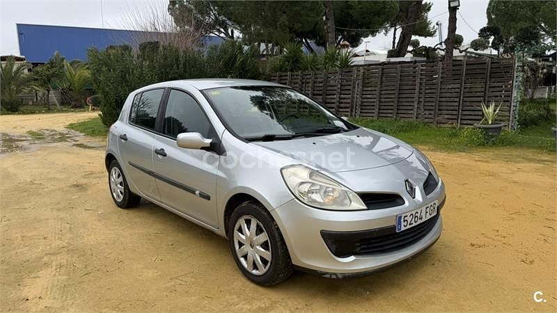 Usado Renault Clio II Privilege 100 CV (73 kW) 2006 Gris / plata Berlina