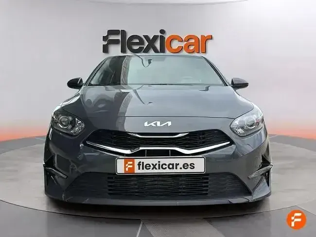 Usado Kia Ceed 136 CV (100 kW) 2023 Gris Utilitario