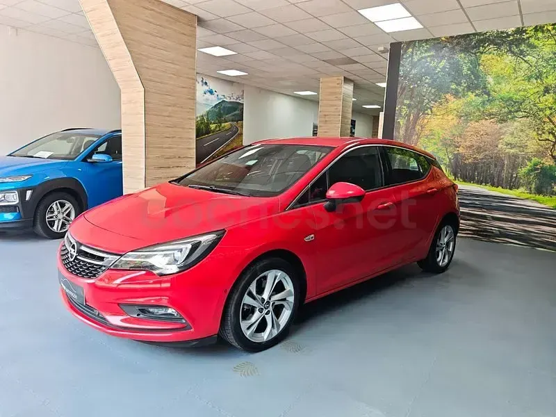 Usado Opel Astra Dynamic 136 CV (100 kW) 2017 Rojo Berlina