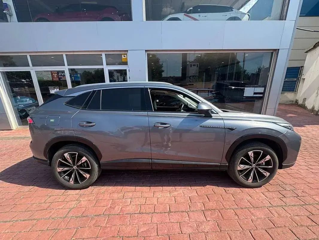 Usado MG HS Comfort 162 CV (119 kW) 2025 Gris SUV