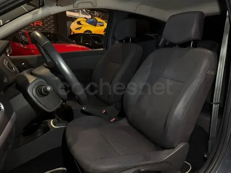 Usado Renault Clio II 100 CV (73 kW) 2007 Negro Berlina