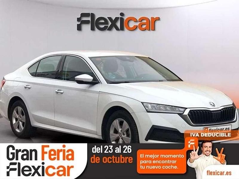 Blanco Usado 2021 Skoda Octavia Ambition Utilitario | 16.990 € (Precio justo) - Imagen 1/4