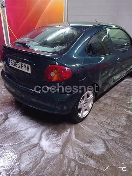 Usado Renault Mégane Coupé Dynamique 95 CV (69 kW) 2002 Verde Coupe