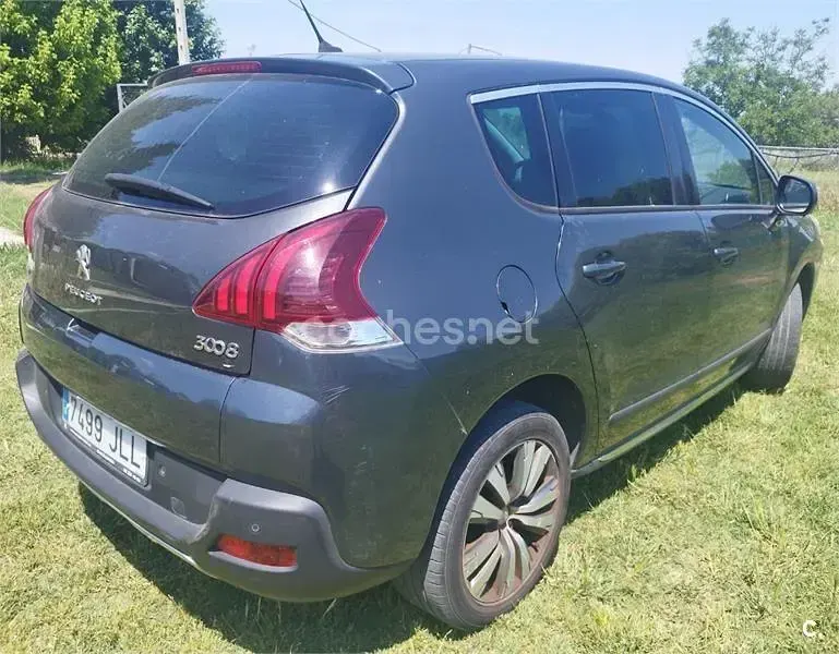 Usado Peugeot 3008 Style 130 CV (95 kW) 2016 Gris / plata Berlina