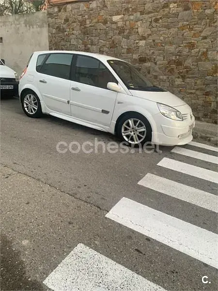 Usado Renault Scenic E-Tech Privilege 130 CV (95 kW) 2006 Blanco Monovolumen