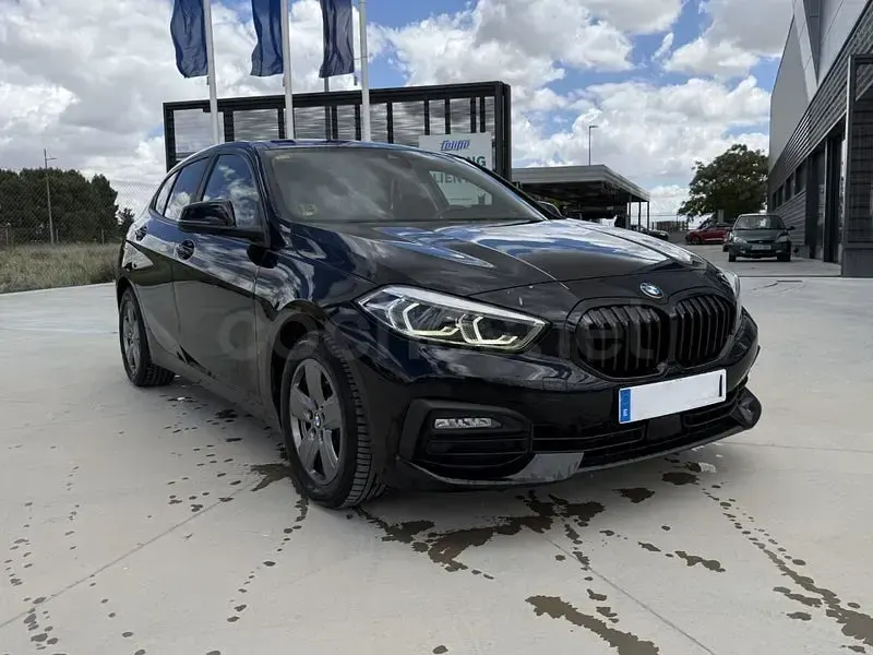 Usado BMW 118 Advantage 150 CV (110 kW) 2020 Negro Utilitario