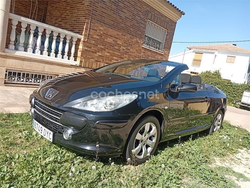 Usado Peugeot 307 CC 136 CV (100 kW) 2007 Negro Descapotable
