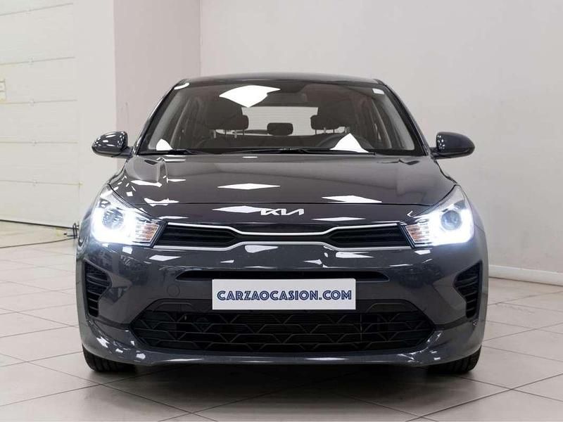 Usado Kia Rio 84 CV (61 kW) 2022 Gris Utilitario