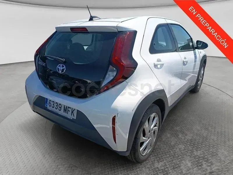 Usado Toyota Aygo X Play 72 CV (52 kW) 2023 Blanco SUV