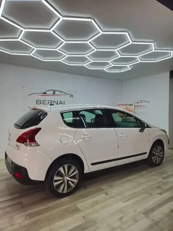 Usado Peugeot 3008 Active 114 CV (83 kW) 2014 Blanco Familiar