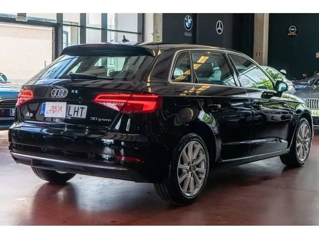 Usado Audi A3 Sportback g-tron Design 131 CV (96 kW) 2020 Negro Utilitario