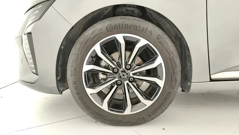Usado Renault Clio V Techno 100 CV (73 kW) 2025 Gris Berlina
