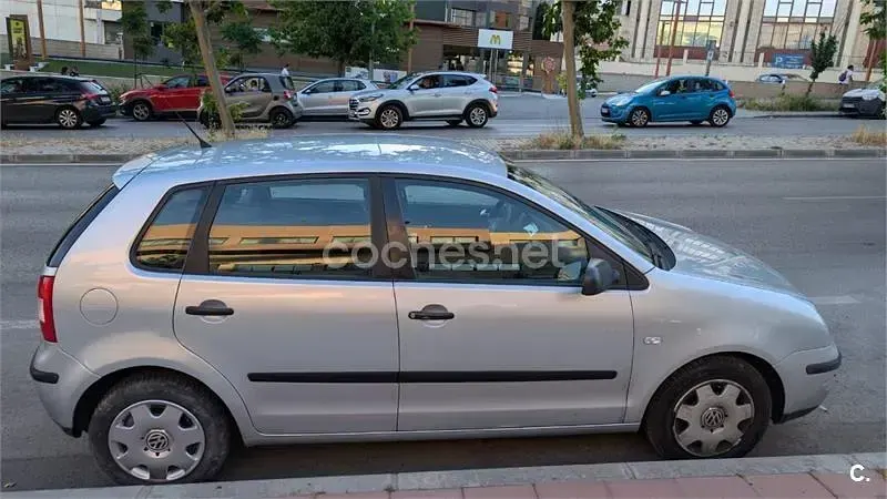 Usado VW Polo Conceptline 64 CV (47 kW) 2002 Gris / plata Berlina