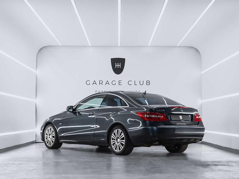 Usado Mercedes E250 Elegance 204 CV (150 kW) 2009 Azul Coupe