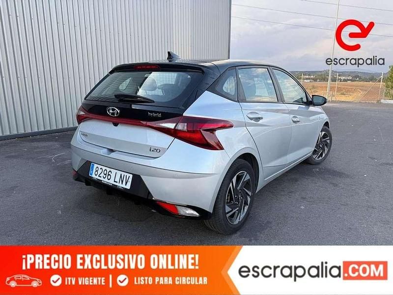 Usado Hyundai i20 99 CV (72 kW) 2021 Gris Utilitario