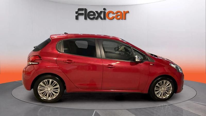 Usado Peugeot 208 Access 82 CV (60 kW) 2017 Rojo Utilitario