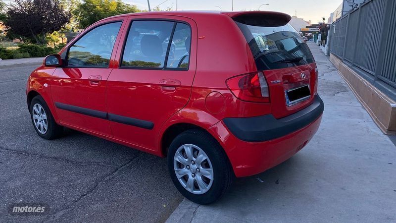 Usado Hyundai Getz 88 CV (64 kW) 2008 Rojo Utilitario
