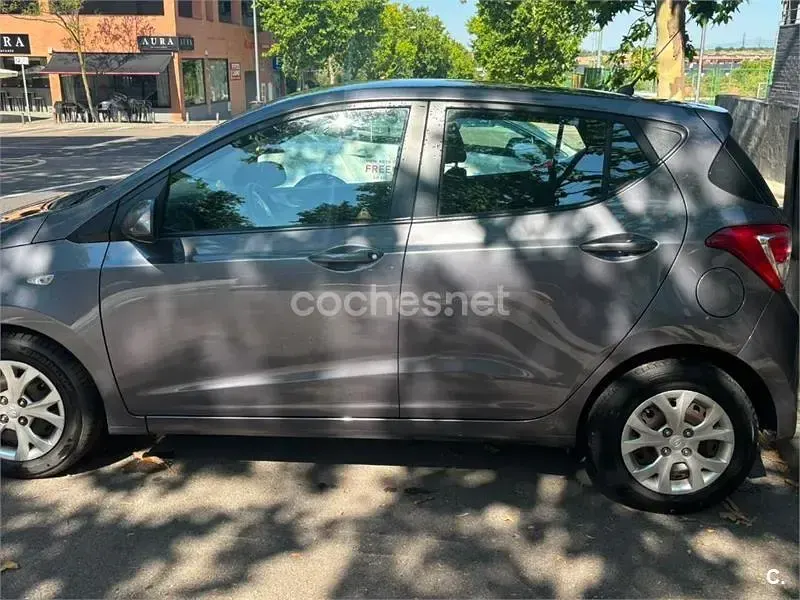 Usado Hyundai i10 66 CV (48 kW) 2014 Gris / plata Utilitario