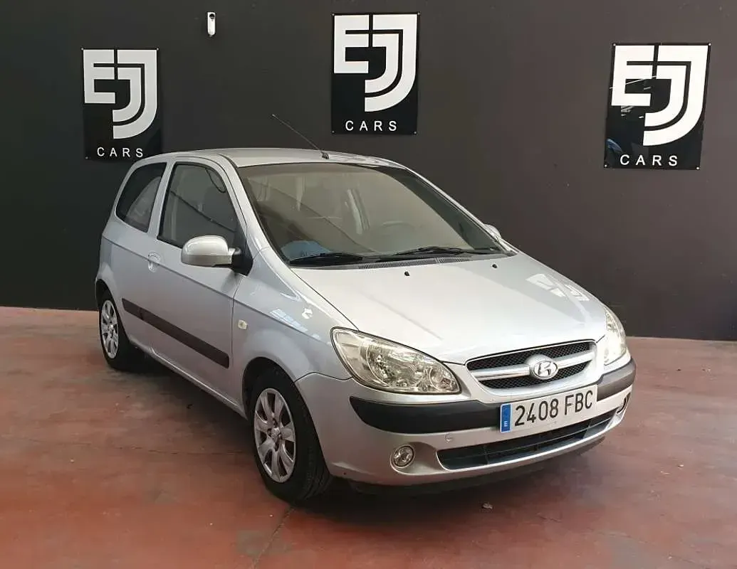 Usado Hyundai Getz 67 CV (49 kW) 2006 Plateado Utilitario