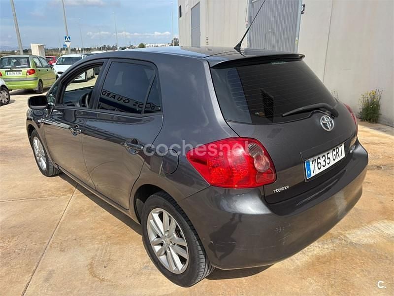 Usado Toyota Auris 90 CV (66 kW) 2009 Gris / plata Utilitario