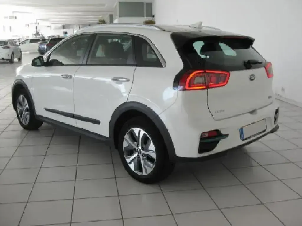 Begagnad Kia Niro 150 kW (204 HK) 2019 Vit SUV