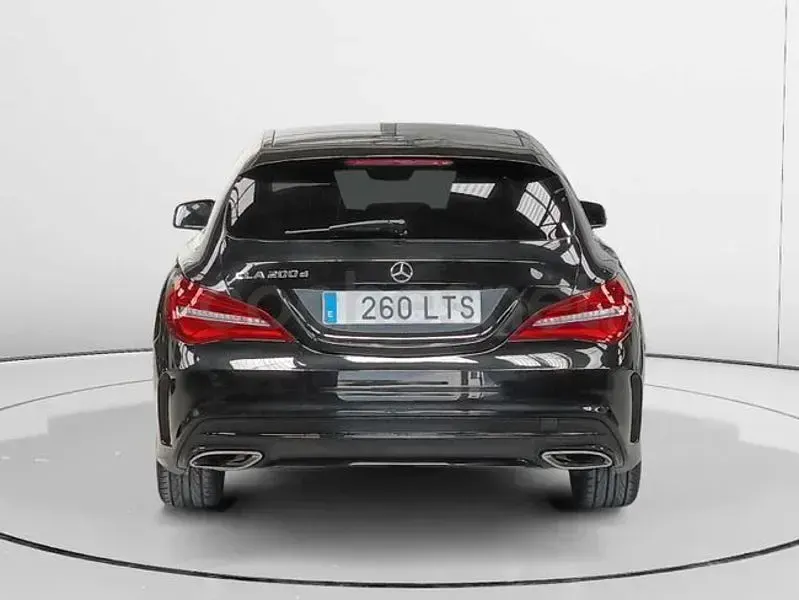 Usado Mercedes CLA200 Shooting Brake 136 CV (100 kW) 2018 Negro Familiar