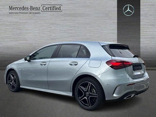 Usado Mercedes A250 AMG line 218 CV (160 kW) 2025 Plata hightech Berlina