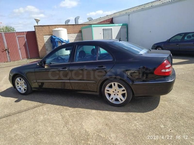 Usado Mercedes E320 Avantgarde 224 CV (164 kW) 2007 Negro Berlina