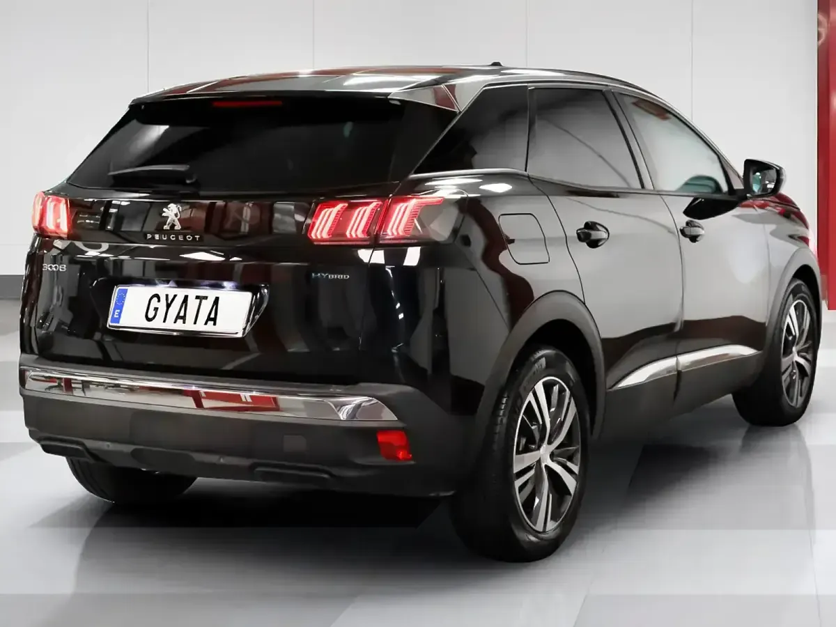 Usado Peugeot 3008 Allure 180 CV (132 kW) 2024 Negro SUV